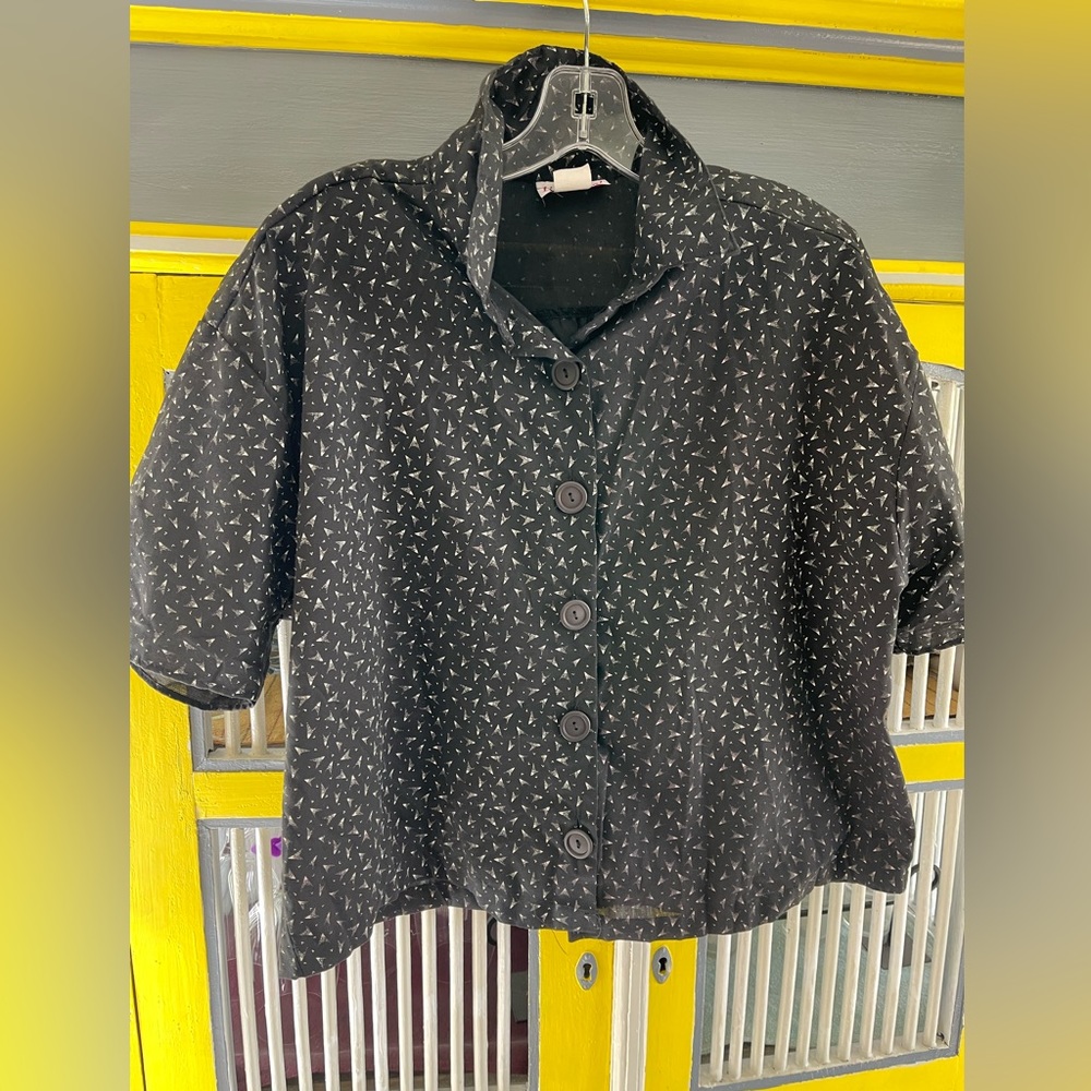 3for $30! Vintage 80s, Black/white Button Down Blouse.  Large